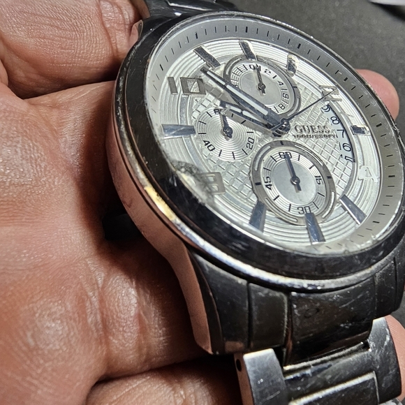 Guess Steel Mens Quartz Watch Silver Tone Working U0075G3 Cracked Crystal shows - Picture 8 of 12